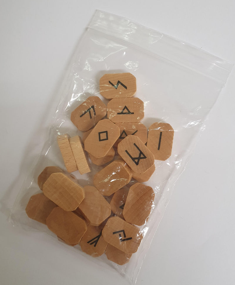 Runen aus Buchenholz
